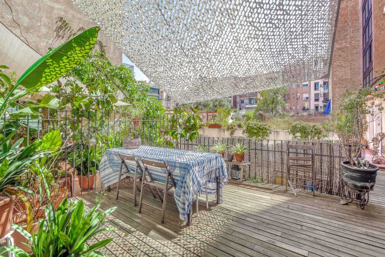 Luminoso apartamento con terraza en Enric Granados