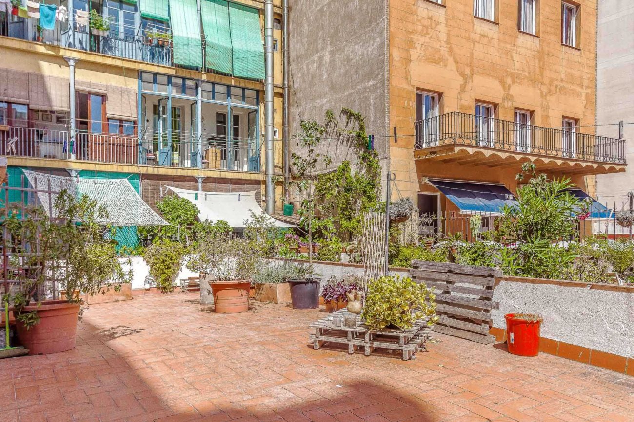 Luminoso apartamento con terraza en Enric Granados