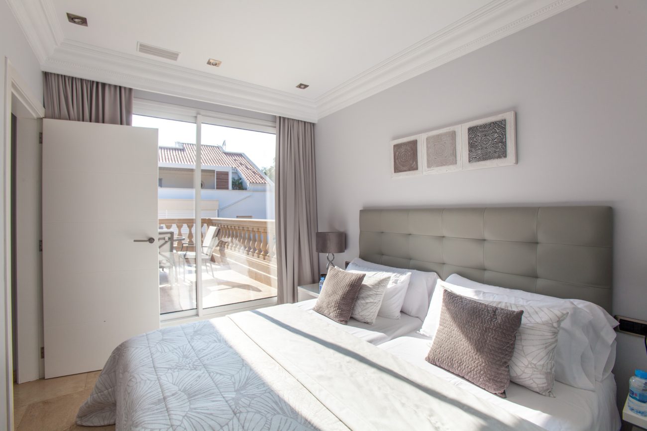 Una Exclusiva Casa de Lujo en la Primera Línea del Mar en Sitges