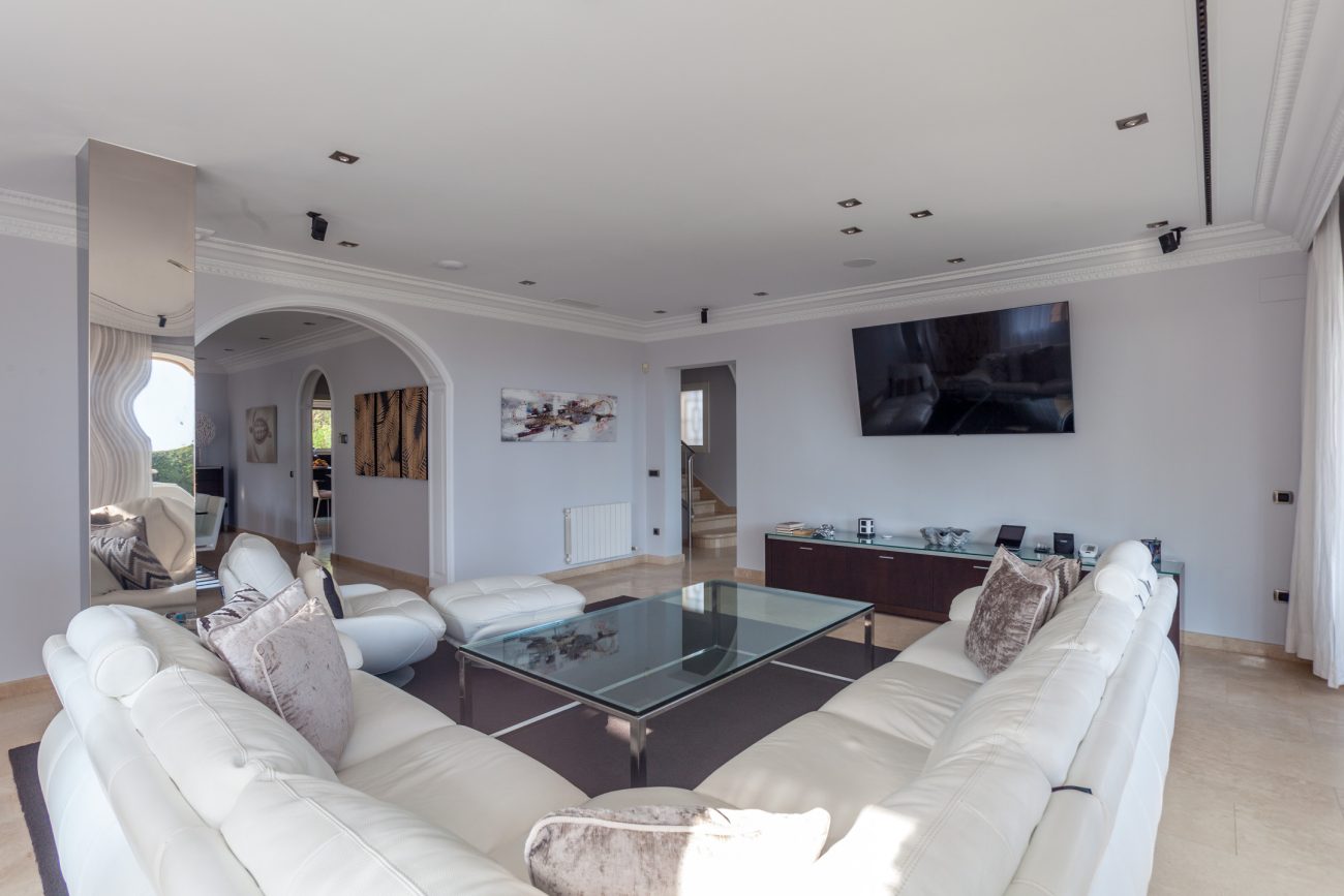 Una Exclusiva Casa de Lujo en la Primera Línea del Mar en Sitges