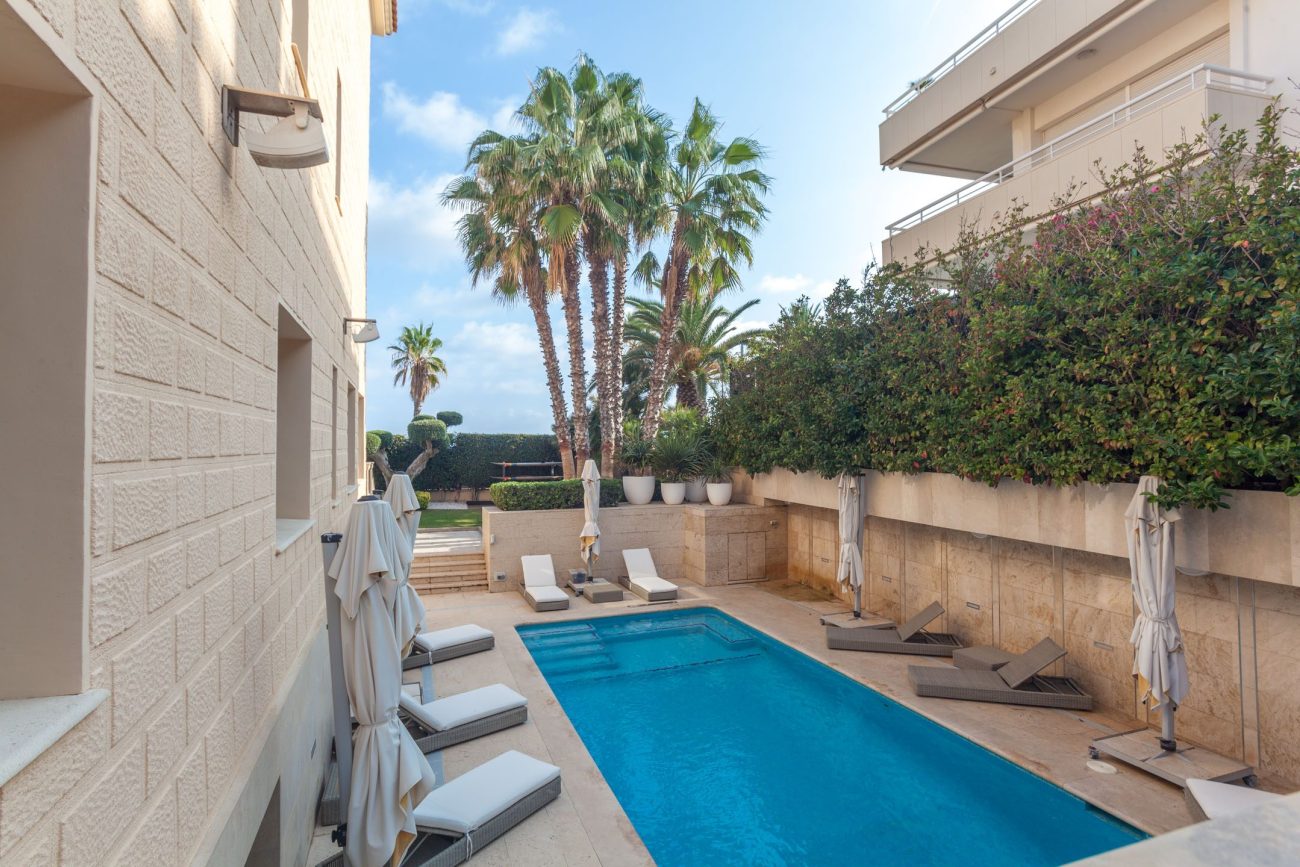 Una Exclusiva Casa de Lujo en la Primera Línea del Mar en Sitges