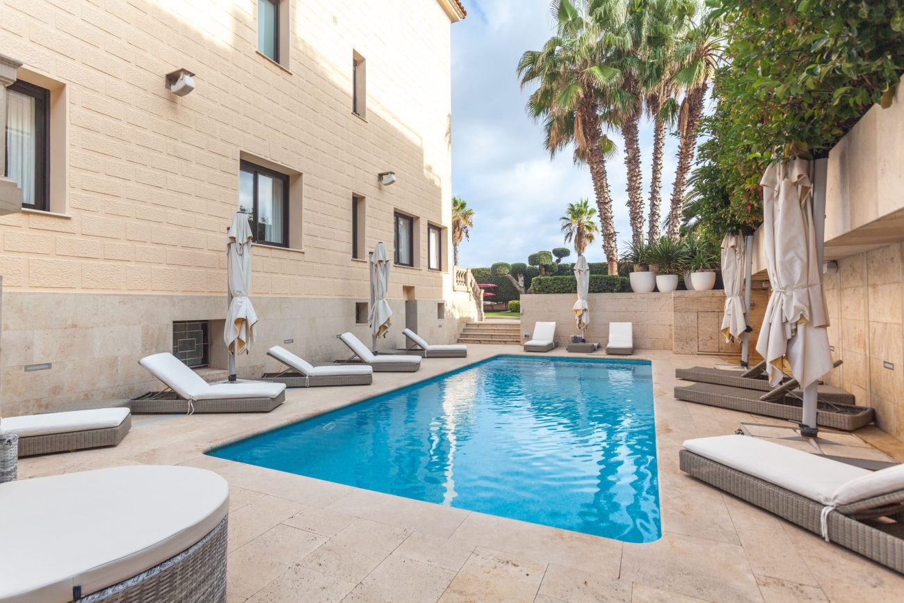 Una Exclusiva Casa de Lujo en la Primera Línea del Mar en Sitges