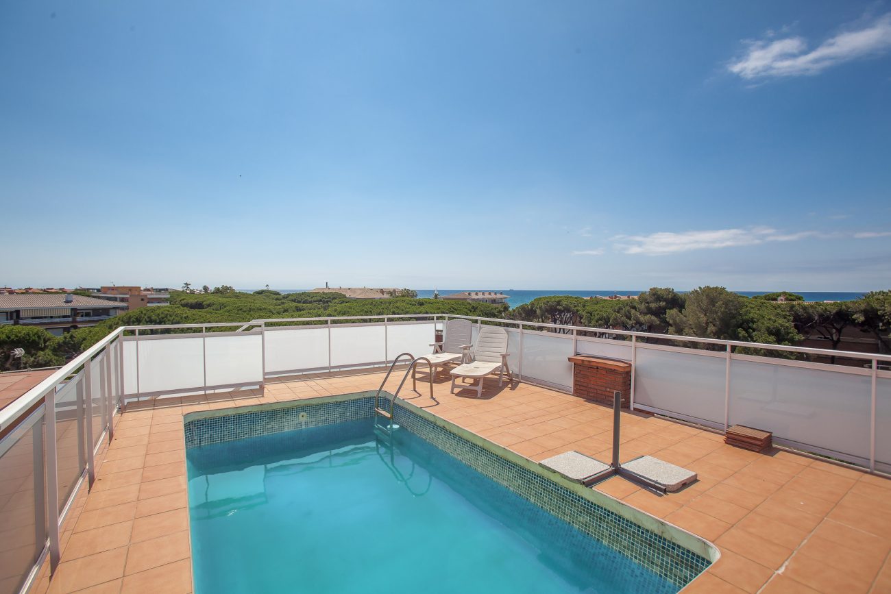 Ático con terraza y piscina en la mejor zona de Gavá