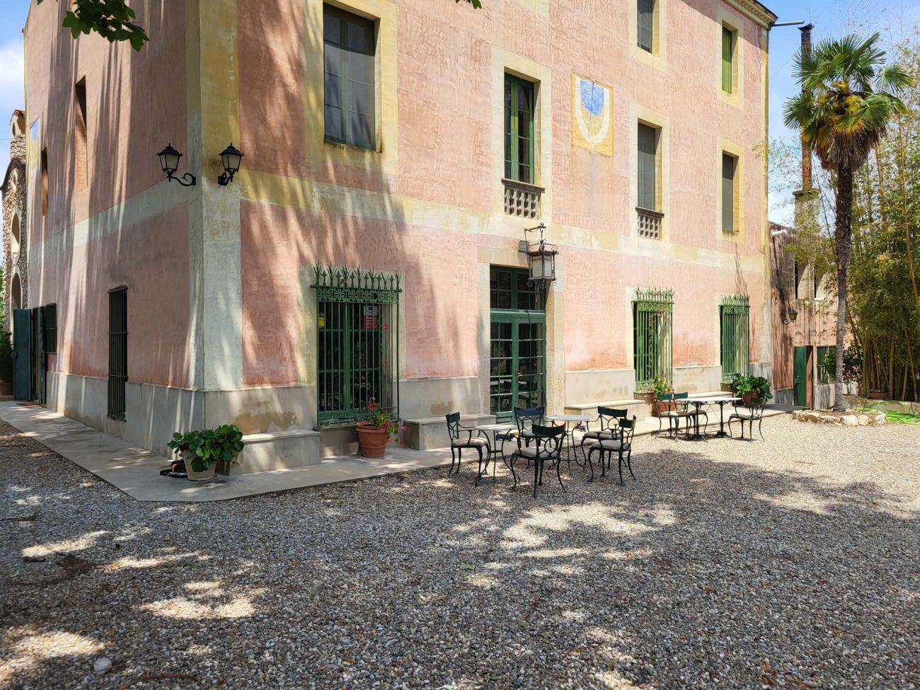 Preciosa masía estilo indiana en venta cerca de Valls
