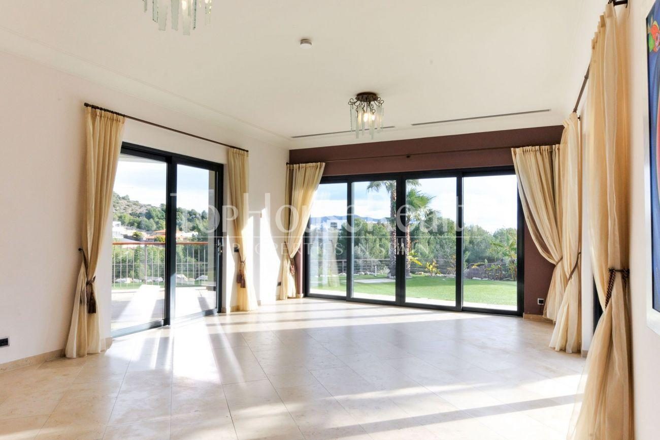 Gran casa en la mejor urbanización cerrada cerca de Barcelona