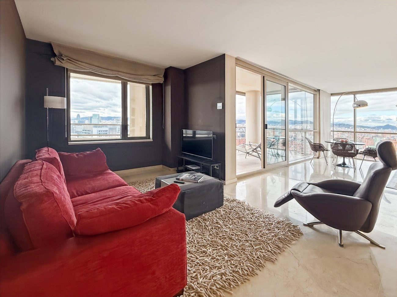 Ático en alquiler en Diagonal Mar  — vistas panorámicas, terraza y servicios premium
