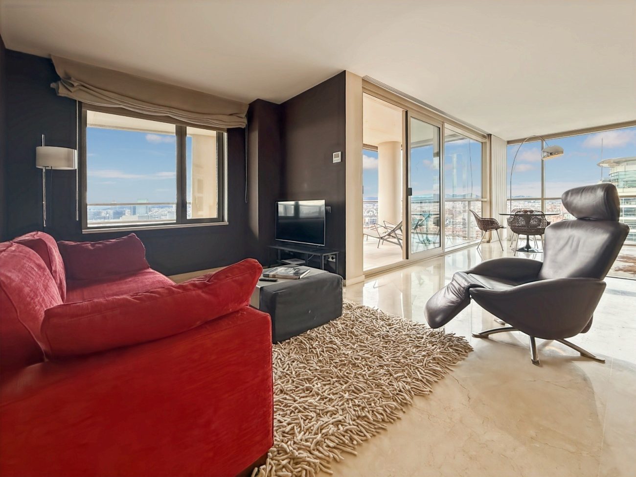 Ático en alquiler en Diagonal Mar  — vistas panorámicas, terraza y servicios premium