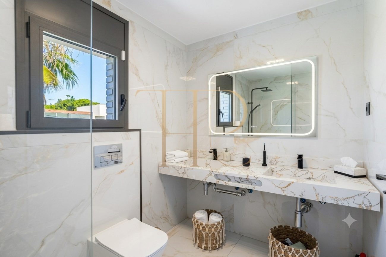 Exclusiva casa unifamiliar de diseño en La Pineda, Castelldefels