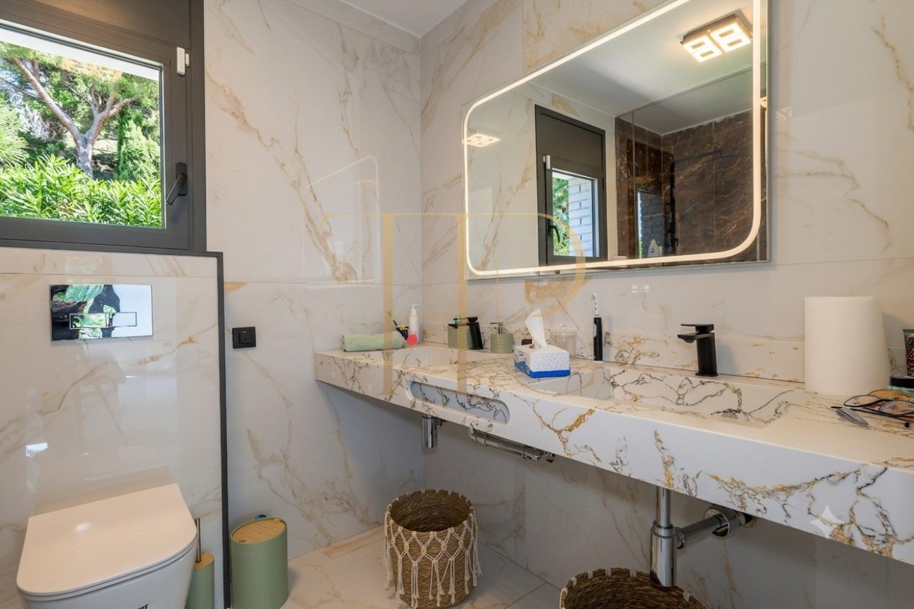 Exclusiva casa unifamiliar de diseño en La Pineda, Castelldefels