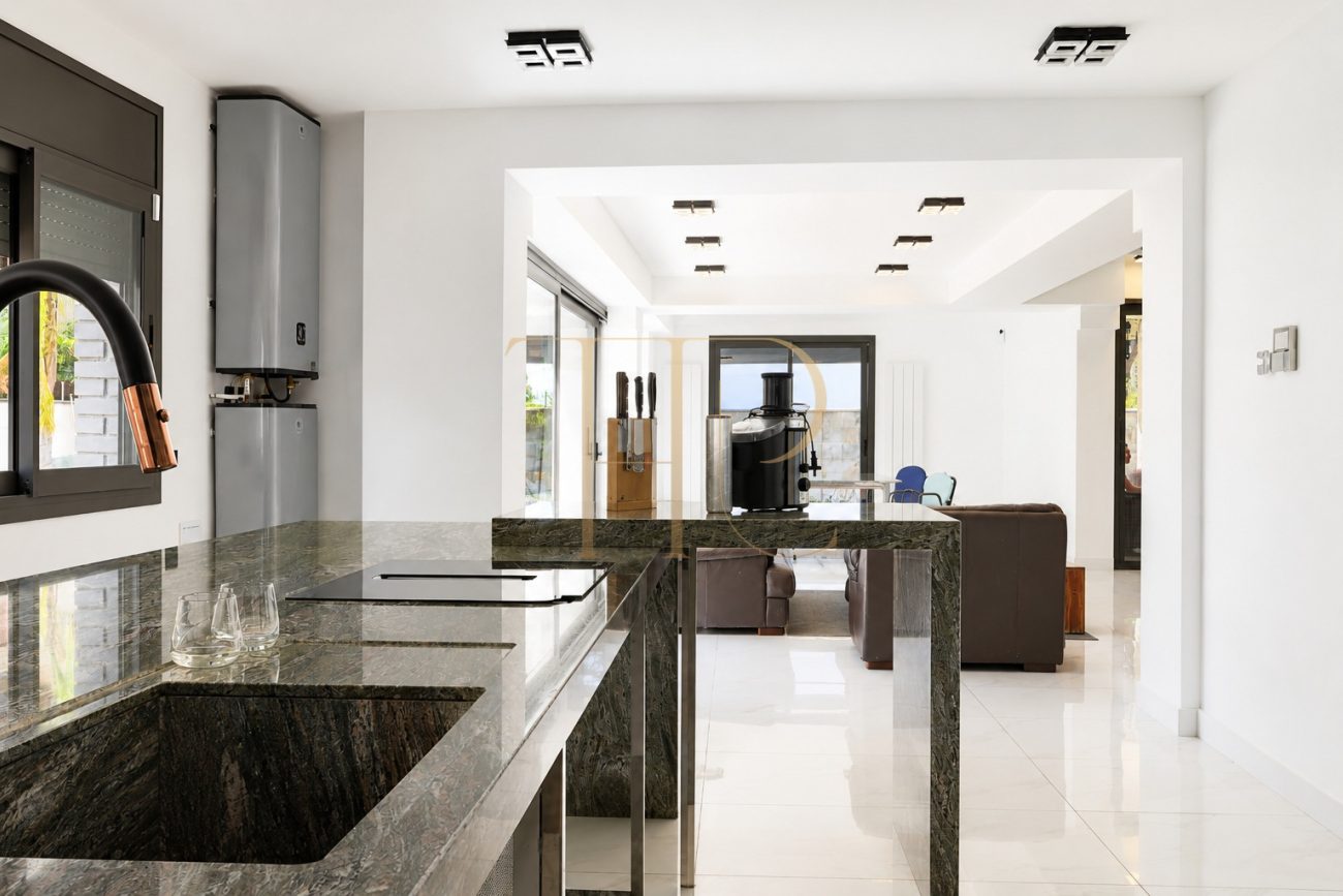 Exclusiva casa unifamiliar de diseño en La Pineda, Castelldefels
