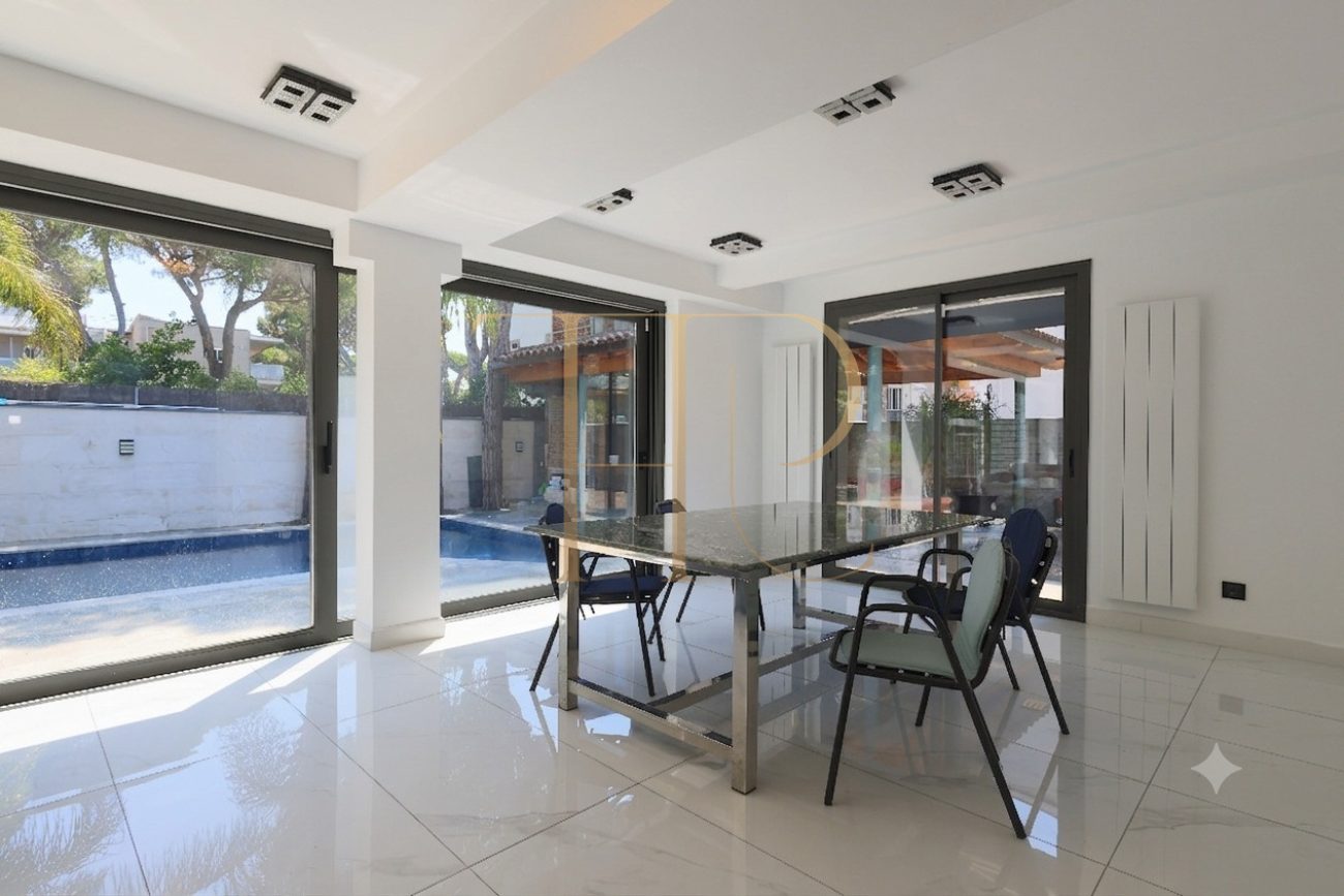 Exclusiva casa unifamiliar de diseño en La Pineda, Castelldefels