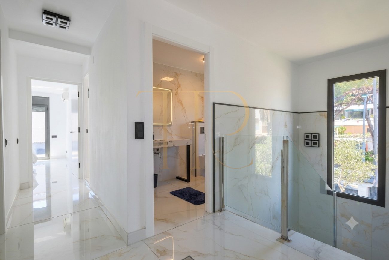 Exclusiva casa unifamiliar de diseño en La Pineda, Castelldefels