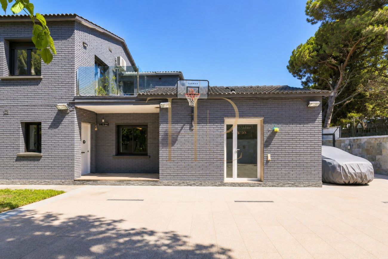Exclusiva casa unifamiliar de diseño en La Pineda, Castelldefels