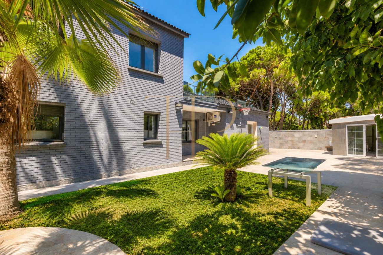 Exclusiva casa unifamiliar de diseño en La Pineda, Castelldefels