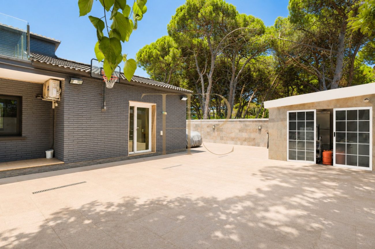 Exclusiva casa unifamiliar de diseño en La Pineda, Castelldefels