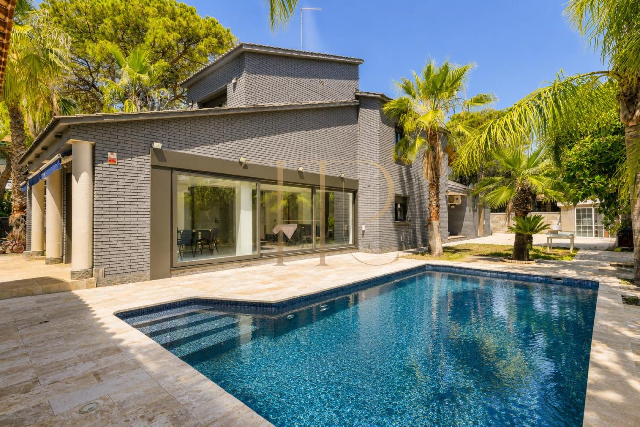 Exclusiva casa unifamiliar de diseño en La Pineda, Castelldefels