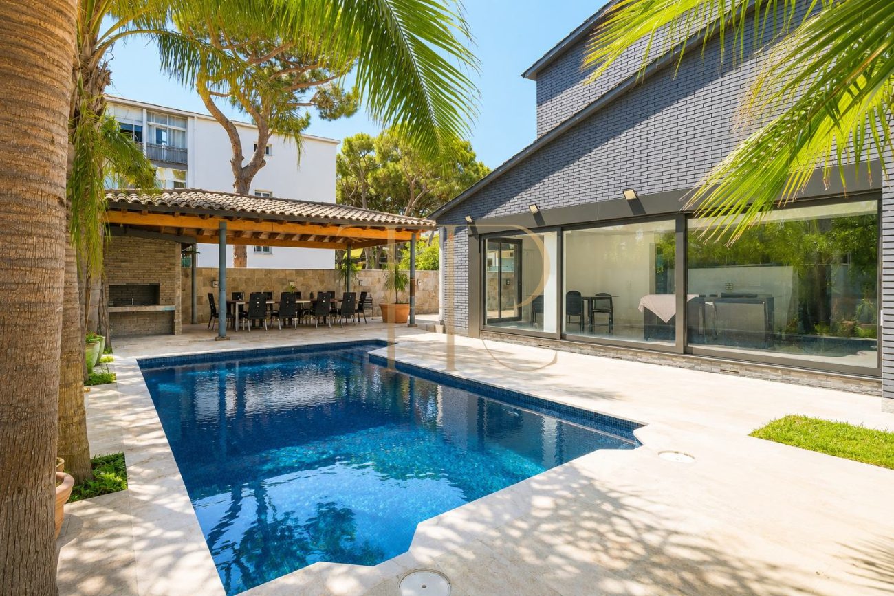 Exclusiva casa unifamiliar de diseño en La Pineda, Castelldefels