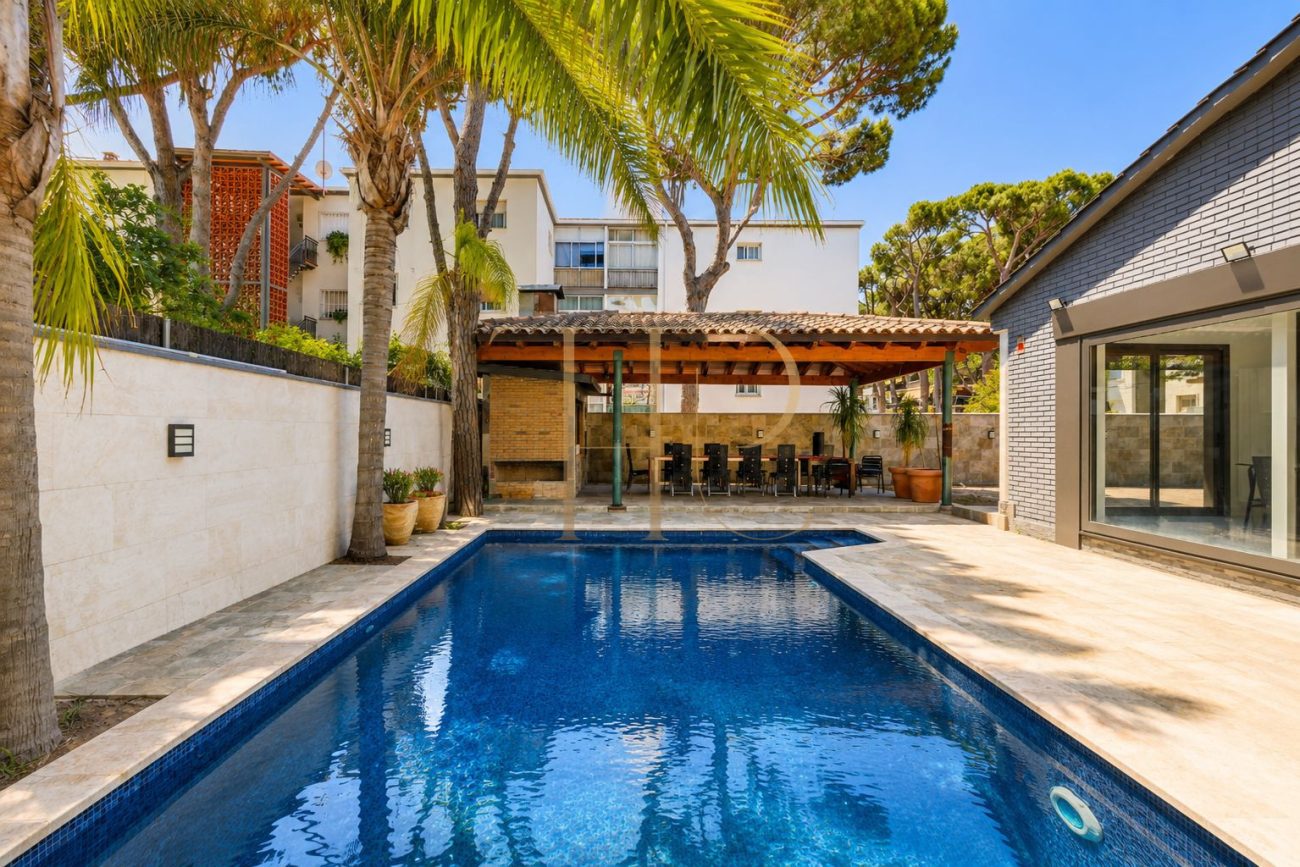 Exclusiva casa unifamiliar de diseño en La Pineda, Castelldefels