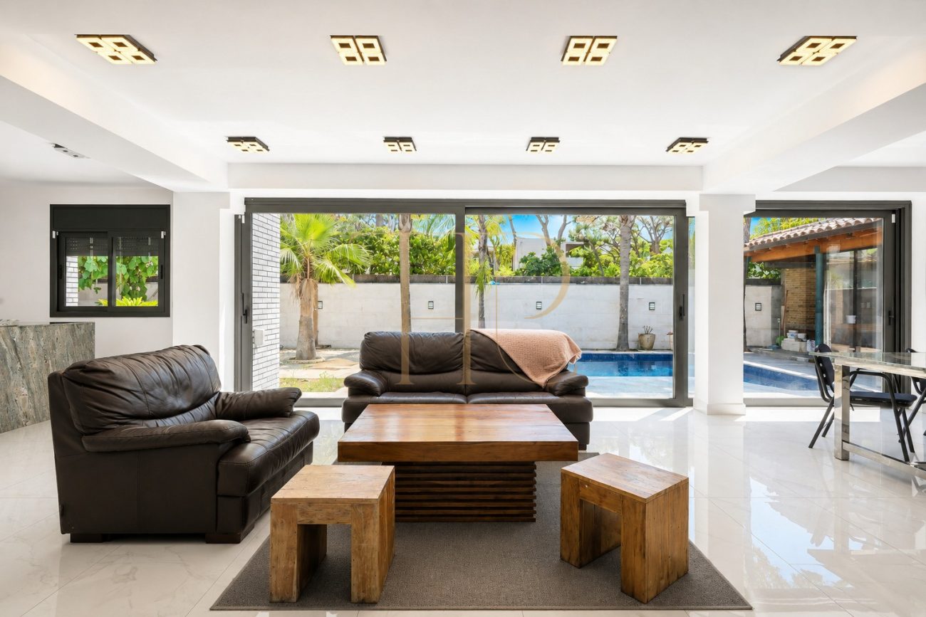 Exclusiva casa unifamiliar de diseño en La Pineda, Castelldefels