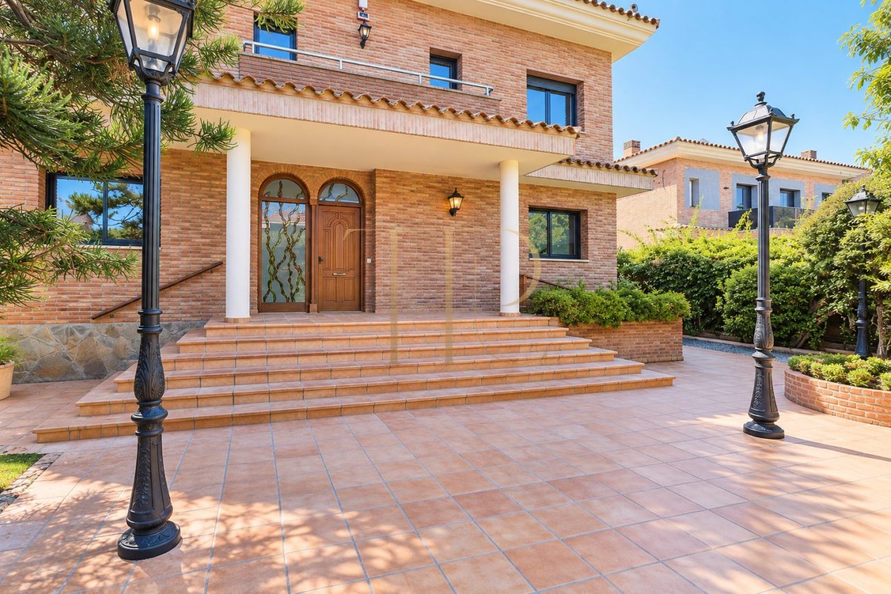 Villa independiente de lujo en alquiler en Gavà Mar, a estrenar
