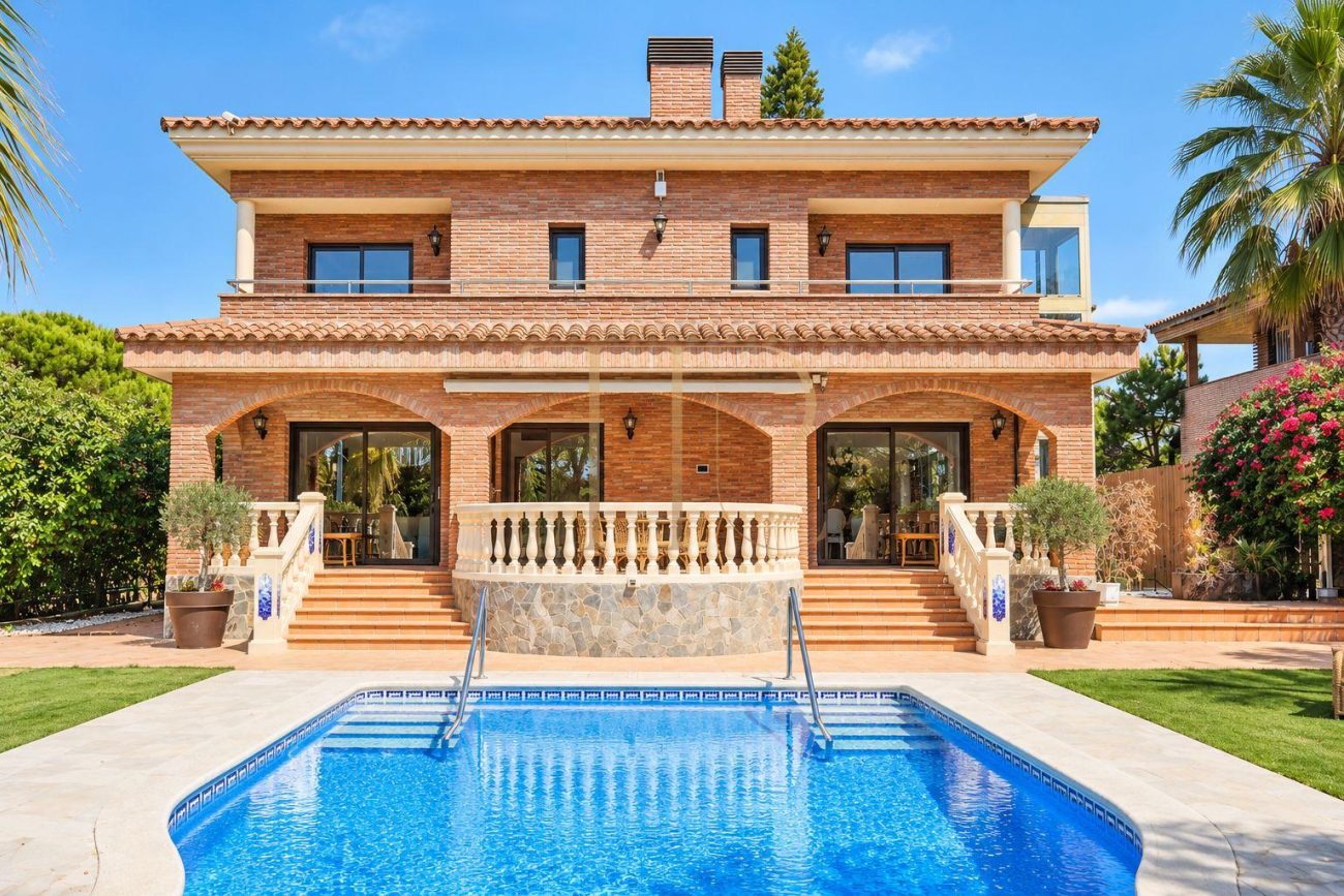 Villa independiente de lujo en alquiler en Gavà Mar, a estrenar