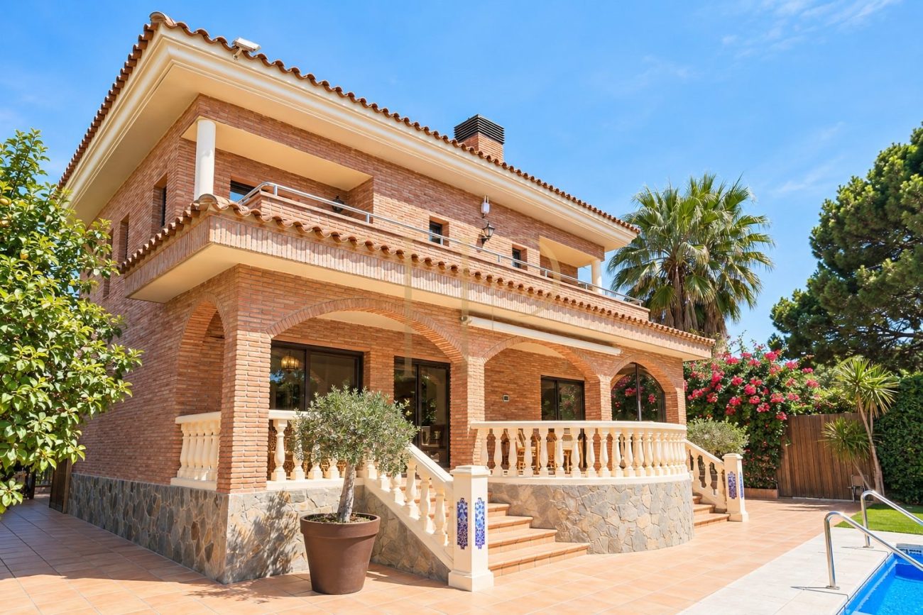 Villa independiente de lujo en alquiler en Gavà Mar, a estrenar