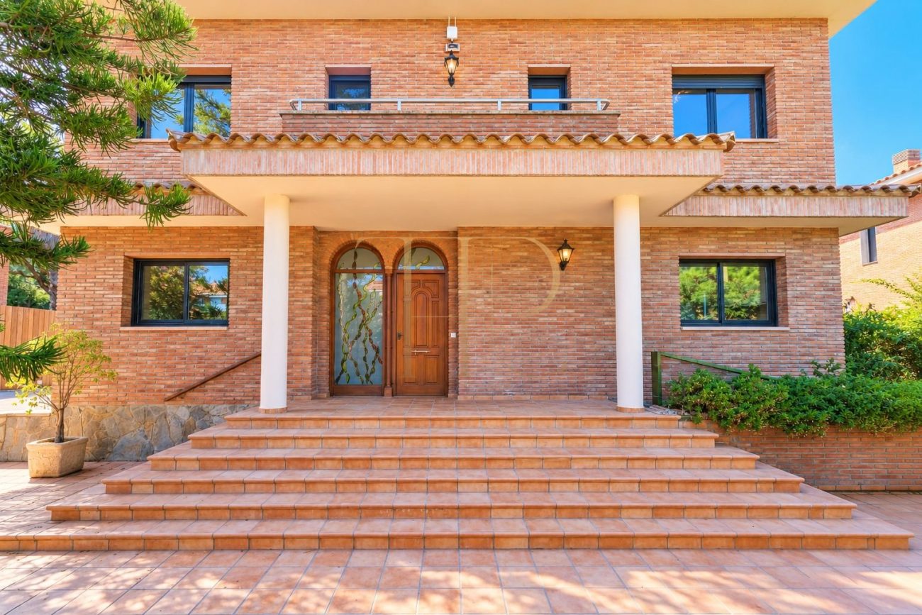 Villa independiente de lujo en alquiler en Gavà Mar, a estrenar