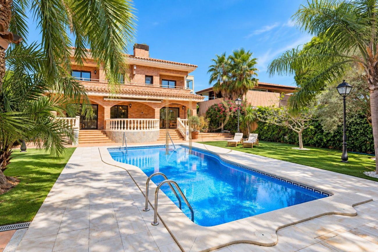 Villa independiente de lujo en alquiler en Gavà Mar, a estrenar
