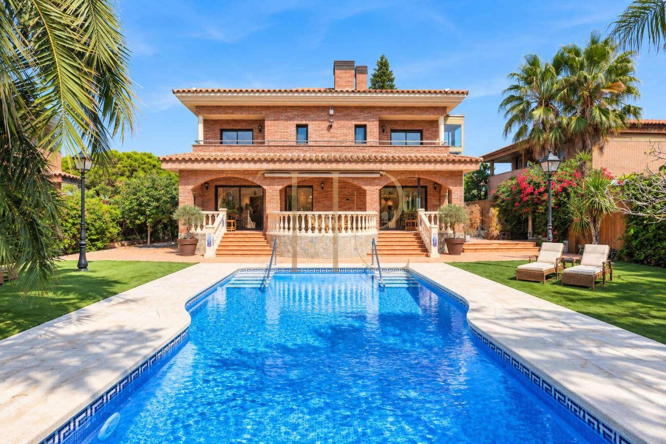 Villa independiente de lujo en alquiler en Gavà Mar, a estrenar