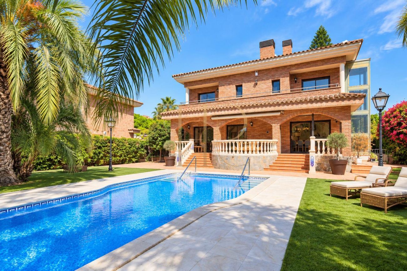 Villa independiente de lujo en alquiler en Gavà Mar, a estrenar