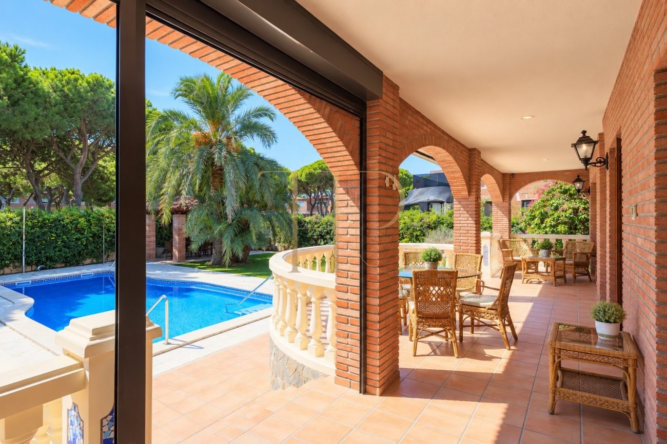 Villa independiente de lujo en alquiler en Gavà Mar, a estrenar