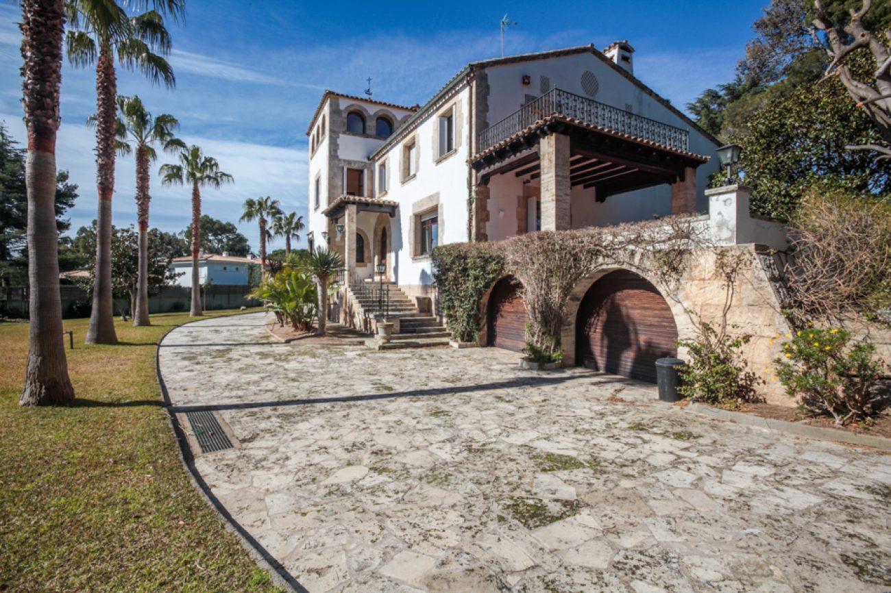 Villa de lujo en una urbanización prestigiosa de Sagaró