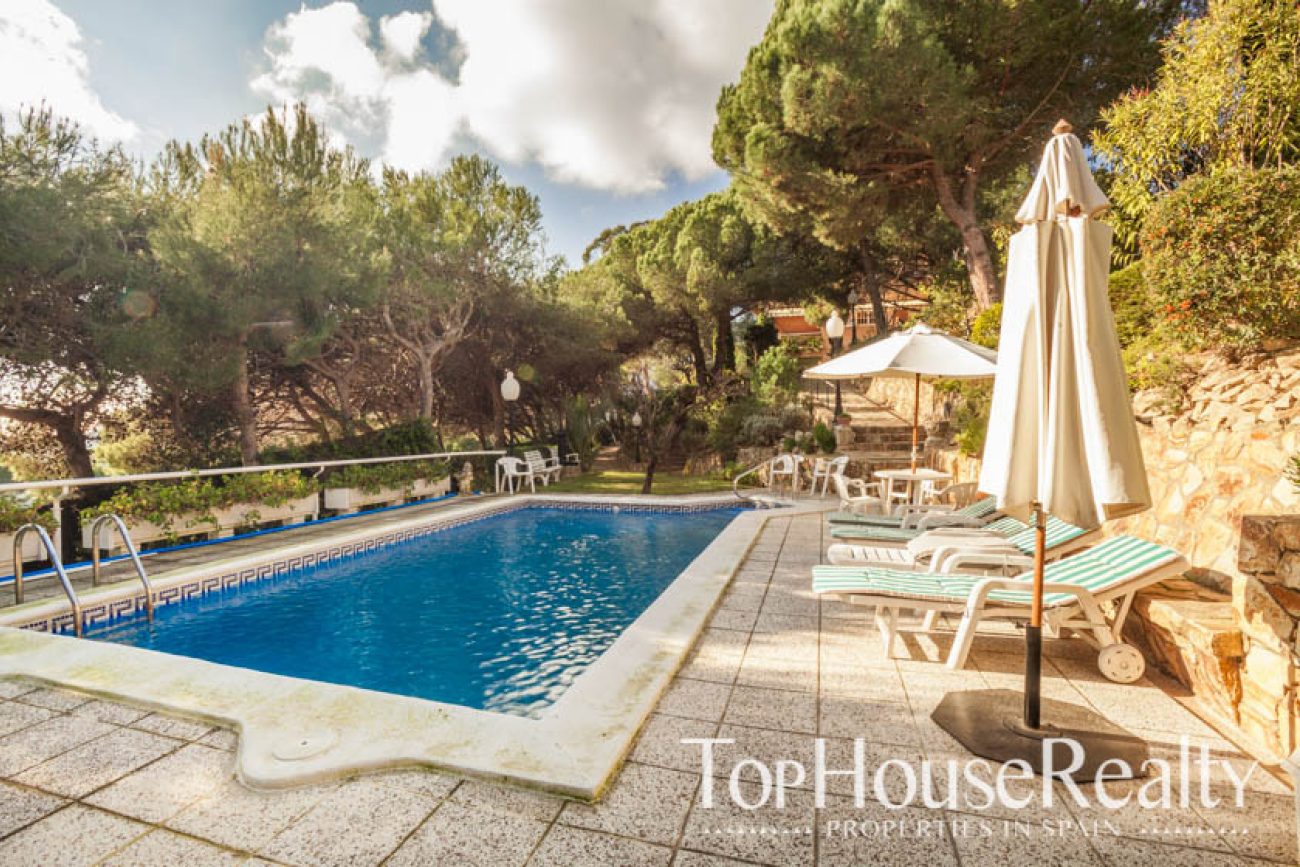 Casa con piscina y vistas al mar en Alella