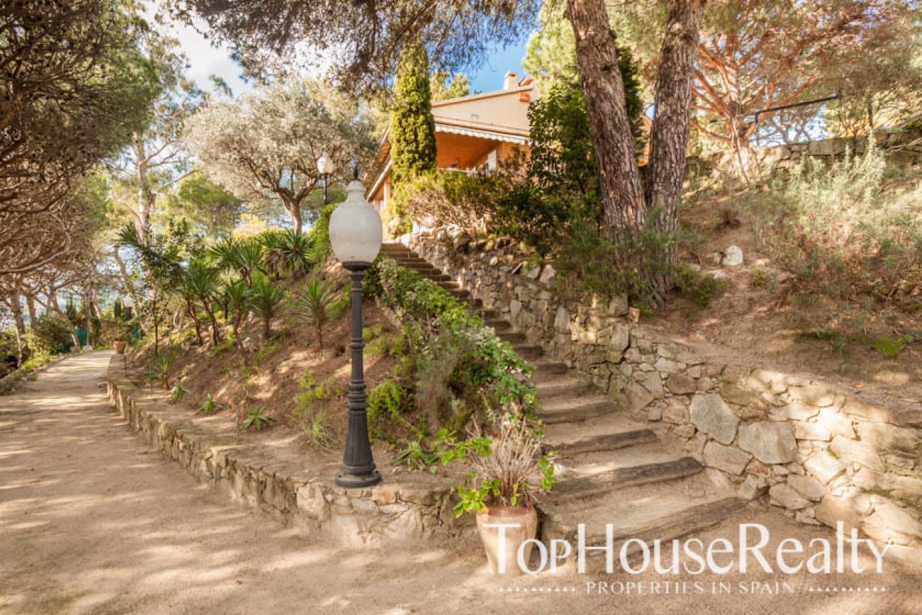 Casa con piscina y vistas al mar en Alella