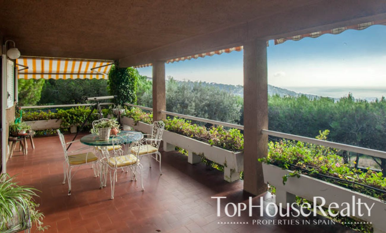 Casa con piscina y vistas al mar en Alella