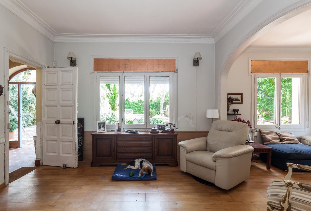 Excepcional parcela con acogedora casa en Castelldefels Playa