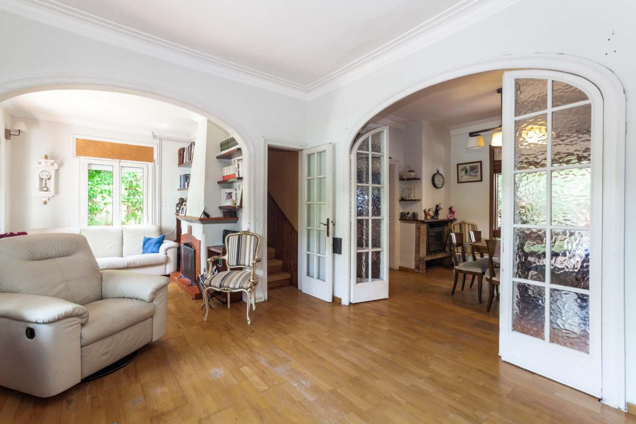 Excepcional parcela con acogedora casa en Castelldefels Playa
