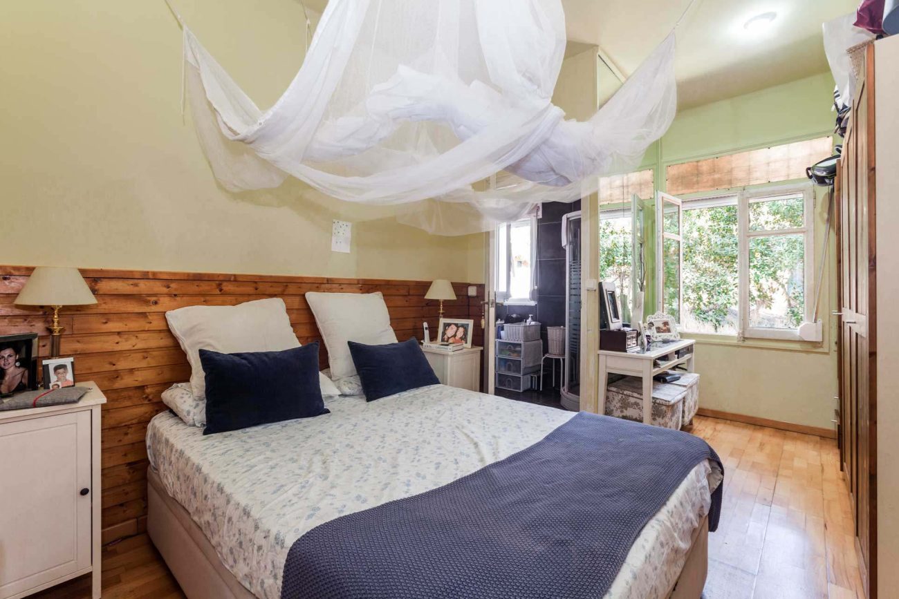 Excepcional parcela con acogedora casa en Castelldefels Playa