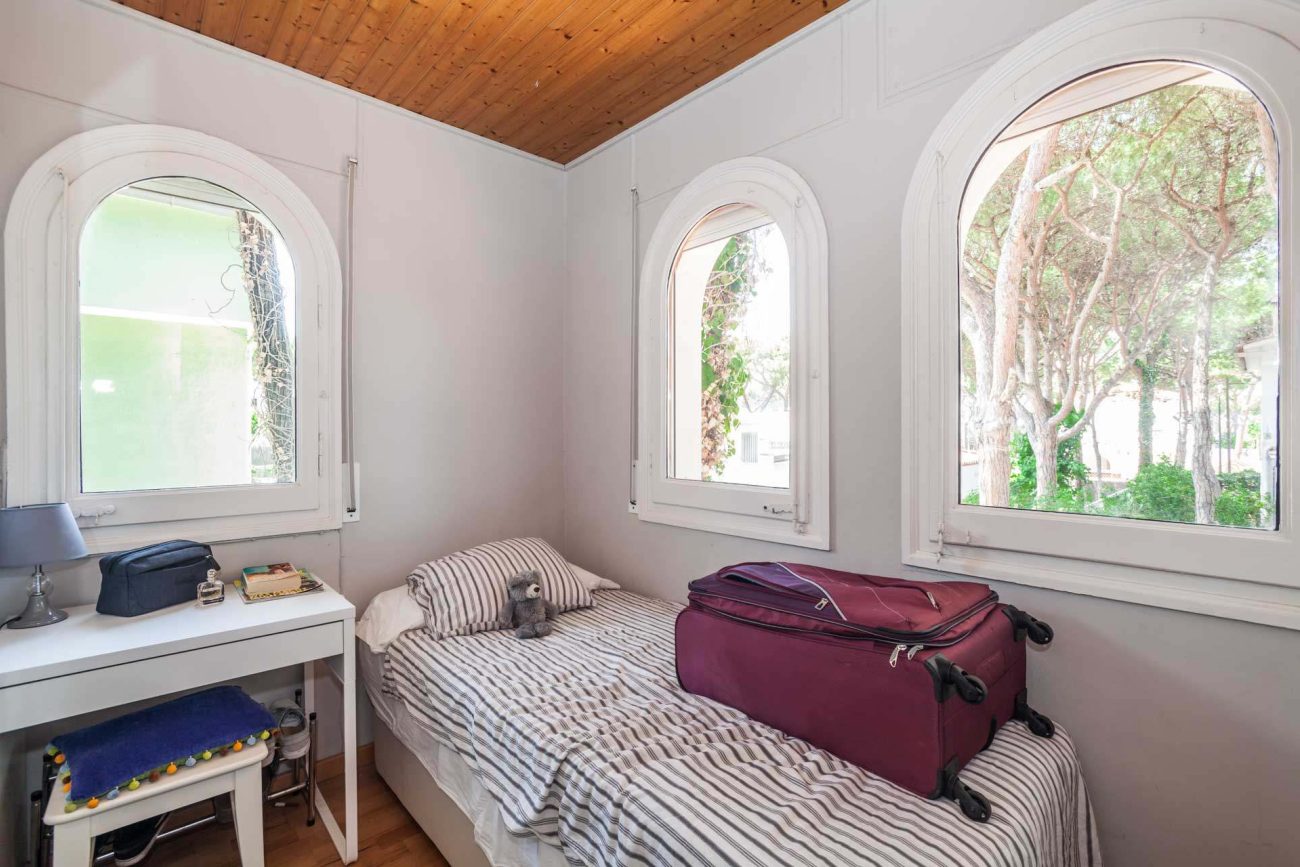 Excepcional parcela con acogedora casa en Castelldefels Playa
