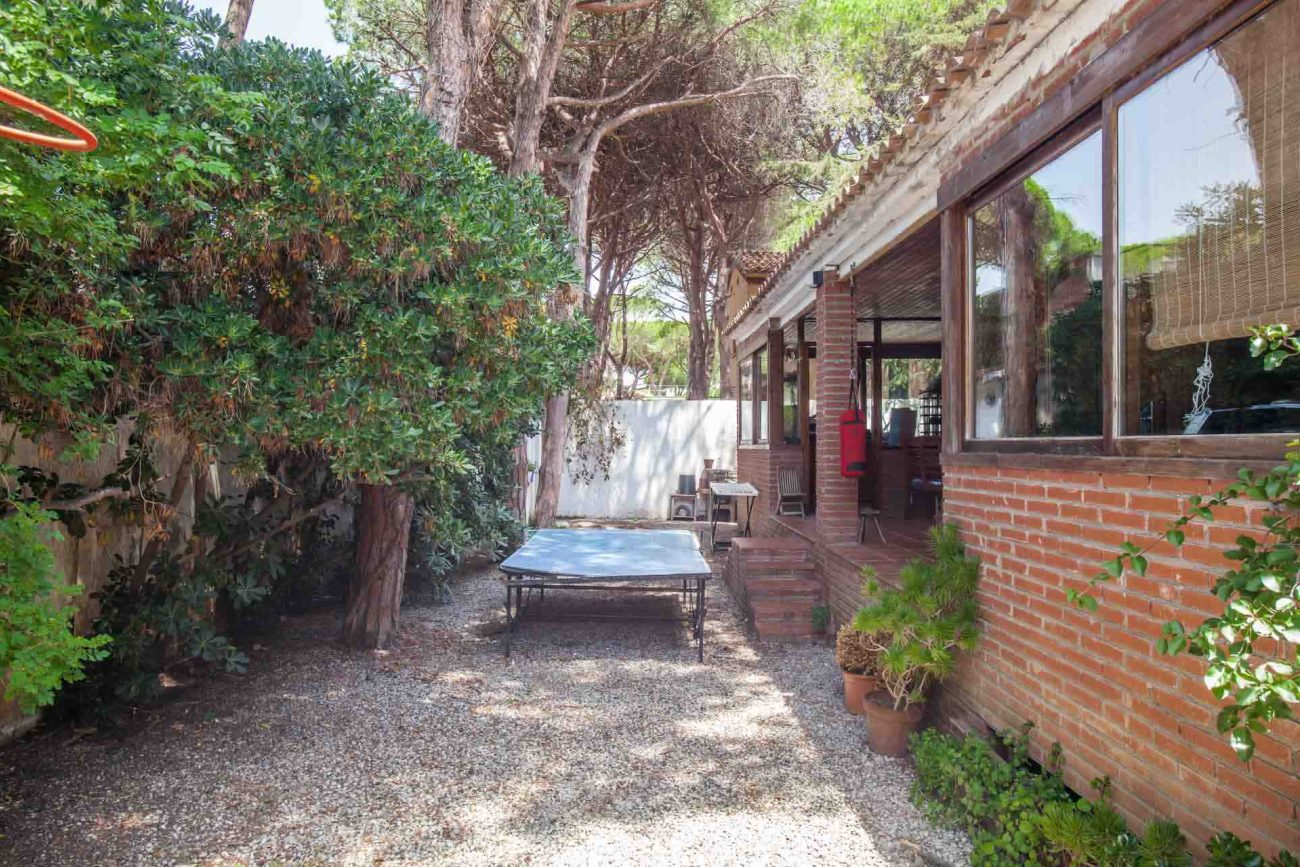 Excepcional parcela con acogedora casa en Castelldefels Playa