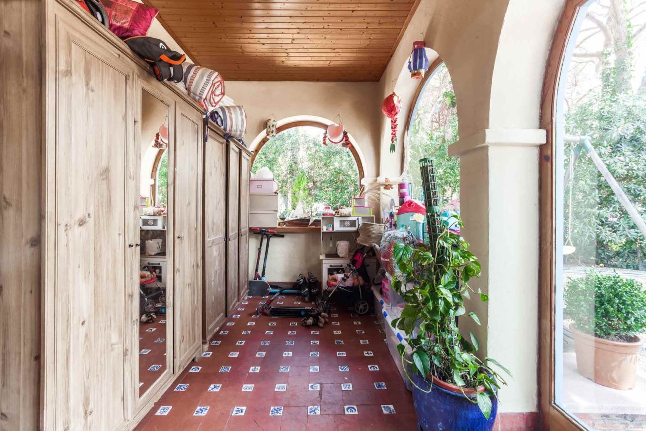 Excepcional parcela con acogedora casa en Castelldefels Playa