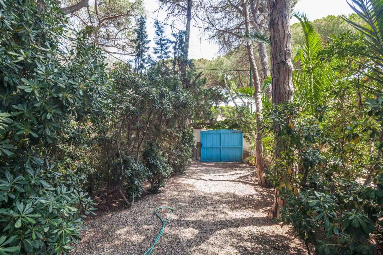 Excepcional parcela con acogedora casa en Castelldefels Playa