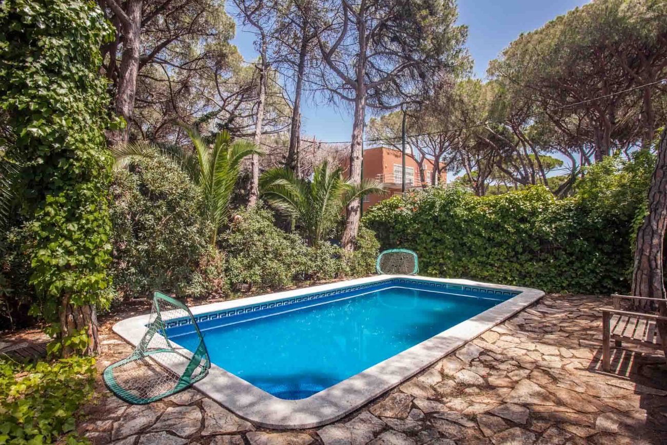 Excepcional parcela con acogedora casa en Castelldefels Playa