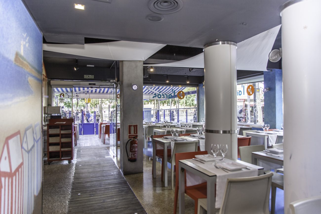 Traspaso de un excelente restaurante el pleno funcionamiento en el Paseo Joan de Borbon