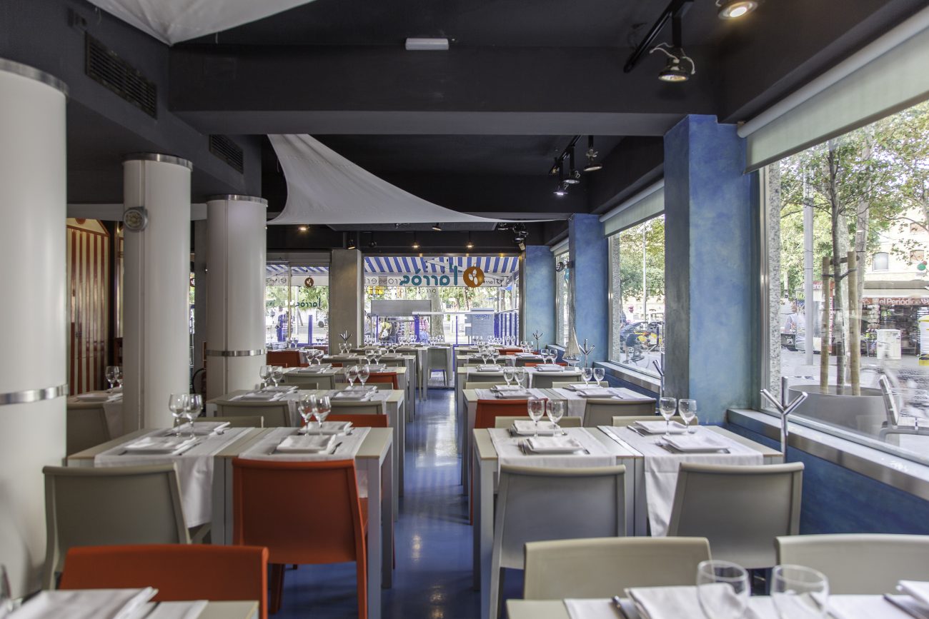 Traspaso de un excelente restaurante el pleno funcionamiento en el Paseo Joan de Borbon