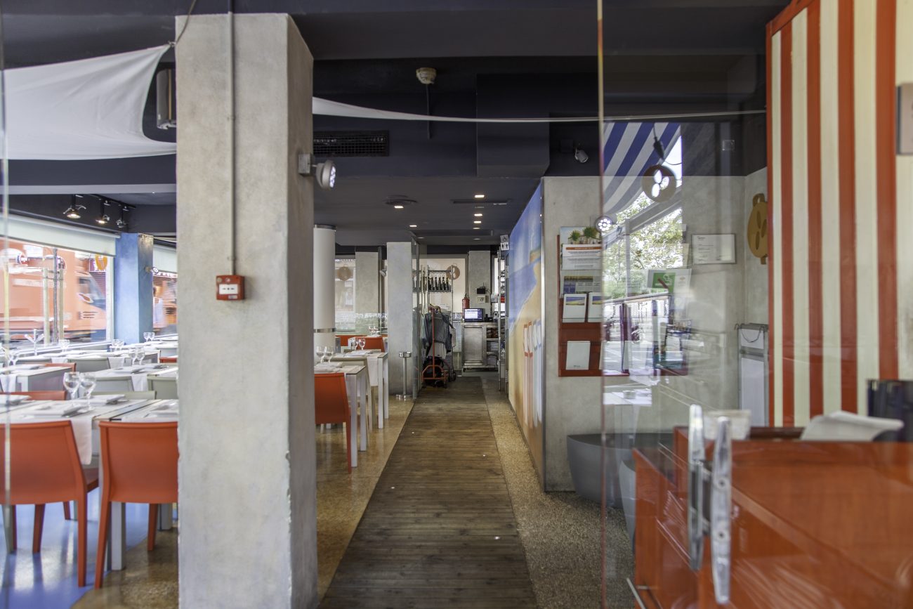Traspaso de un excelente restaurante el pleno funcionamiento en el Paseo Joan de Borbon