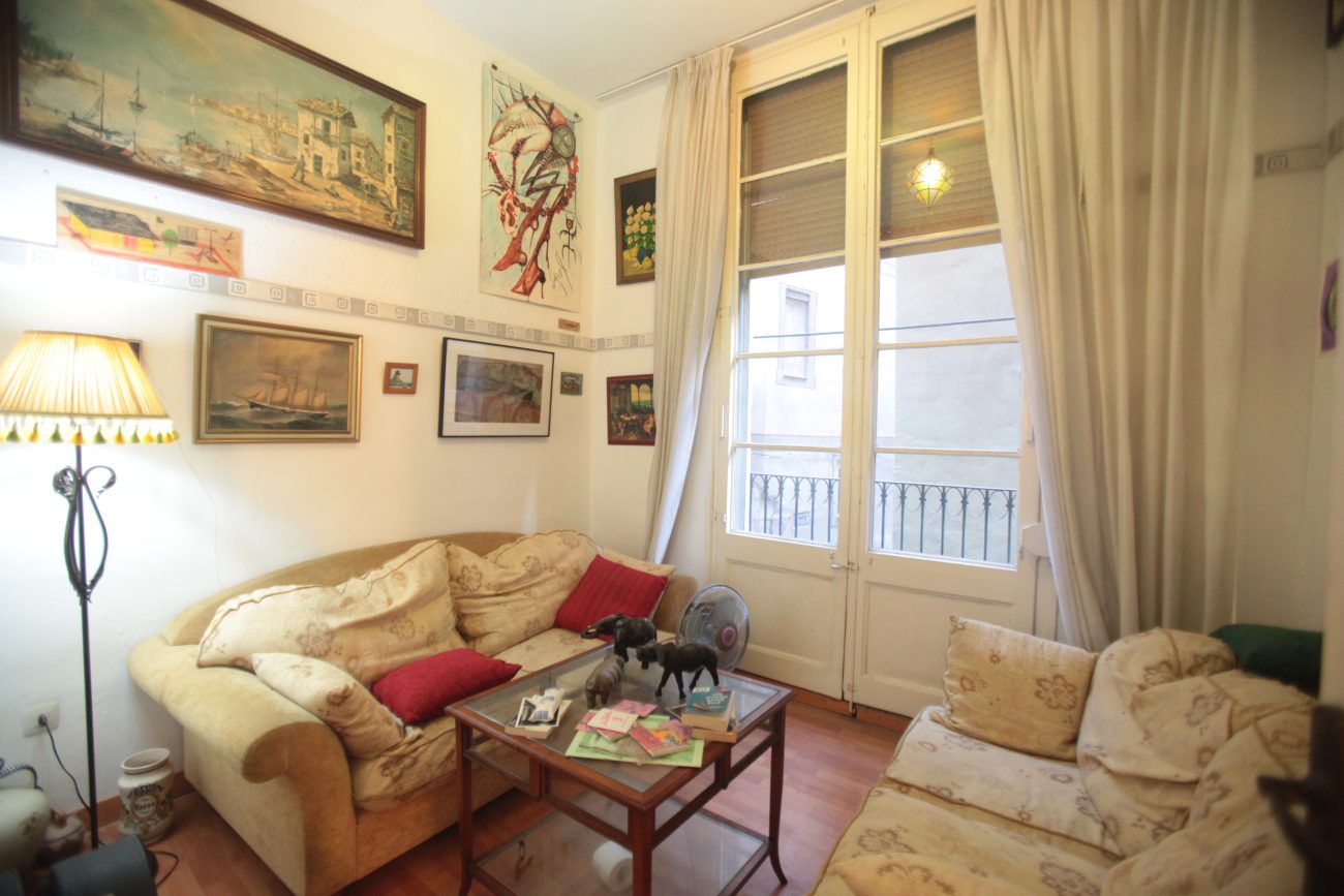 Impresionante apartamento con techos altos en el centro de Barcelona