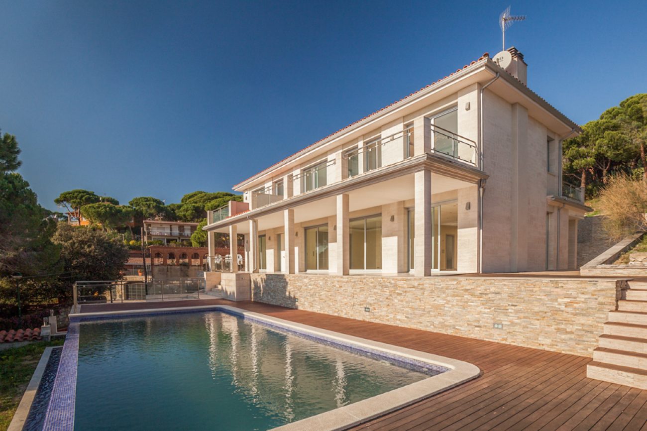Casa de nueva construcción con vistas al mar