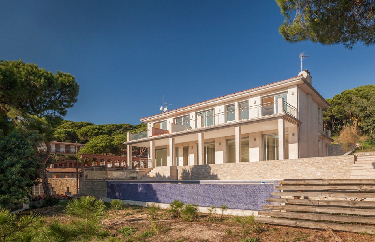 Casa de nueva construcción con vistas al mar