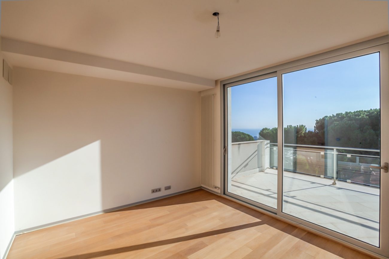 Casa de nueva construcción con vistas al mar